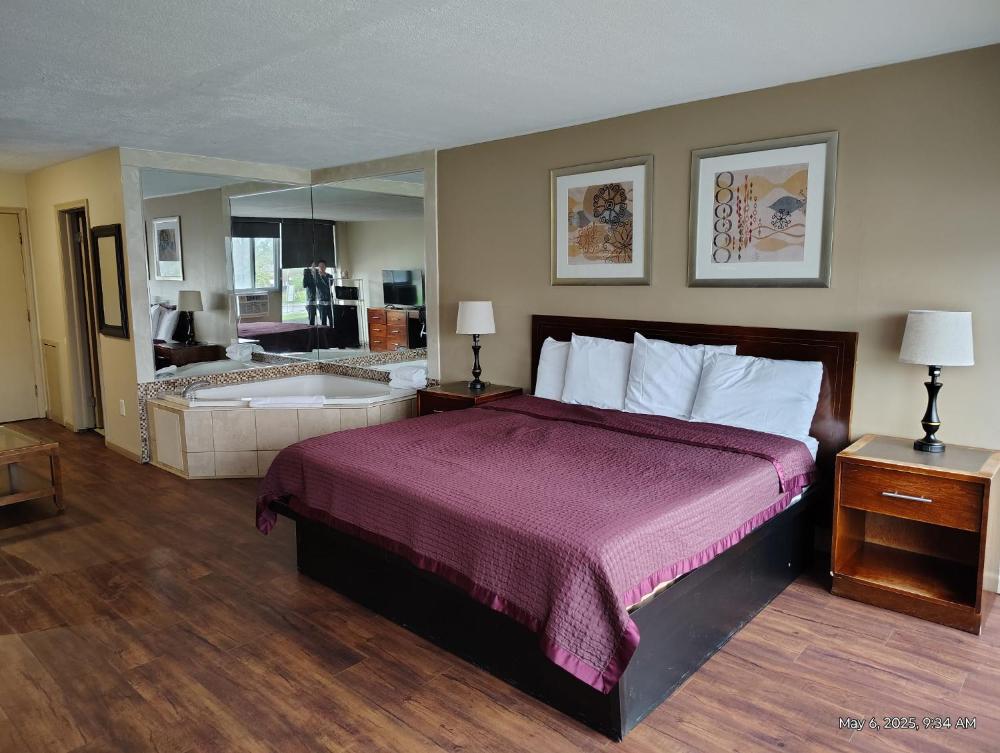 Suite with Hot Tub interior