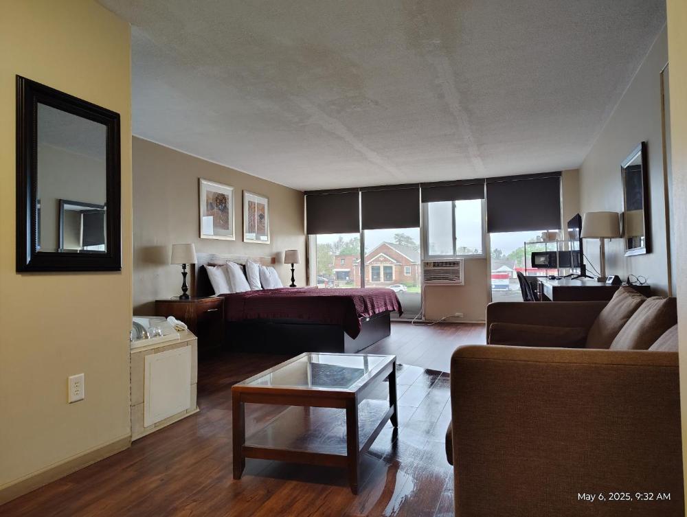 Suite with Hot Tub interior